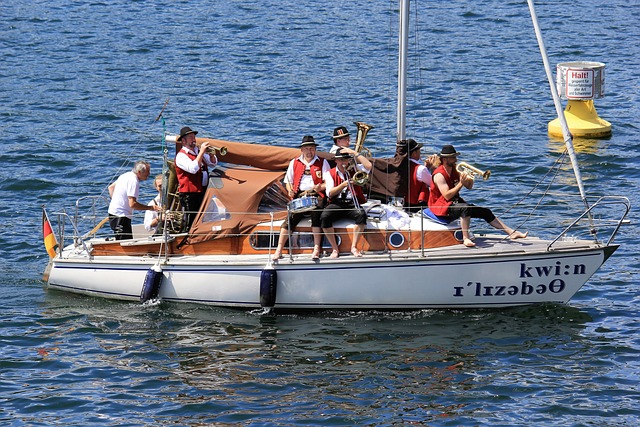 足金联赛陕西西安省级赛 一块草皮引发的话题.