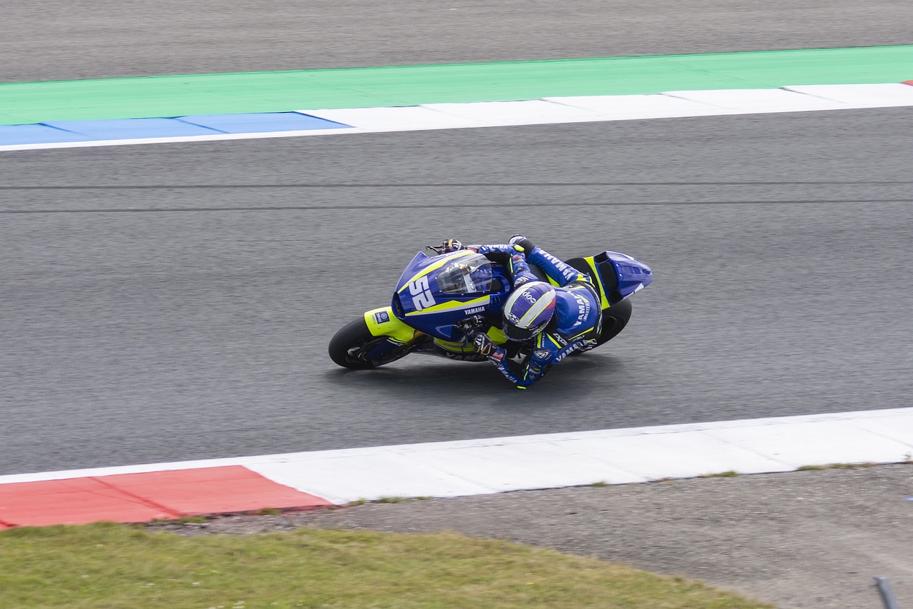 快船锋线大将小琼斯的出场时间缩减是否影响球队表现？.